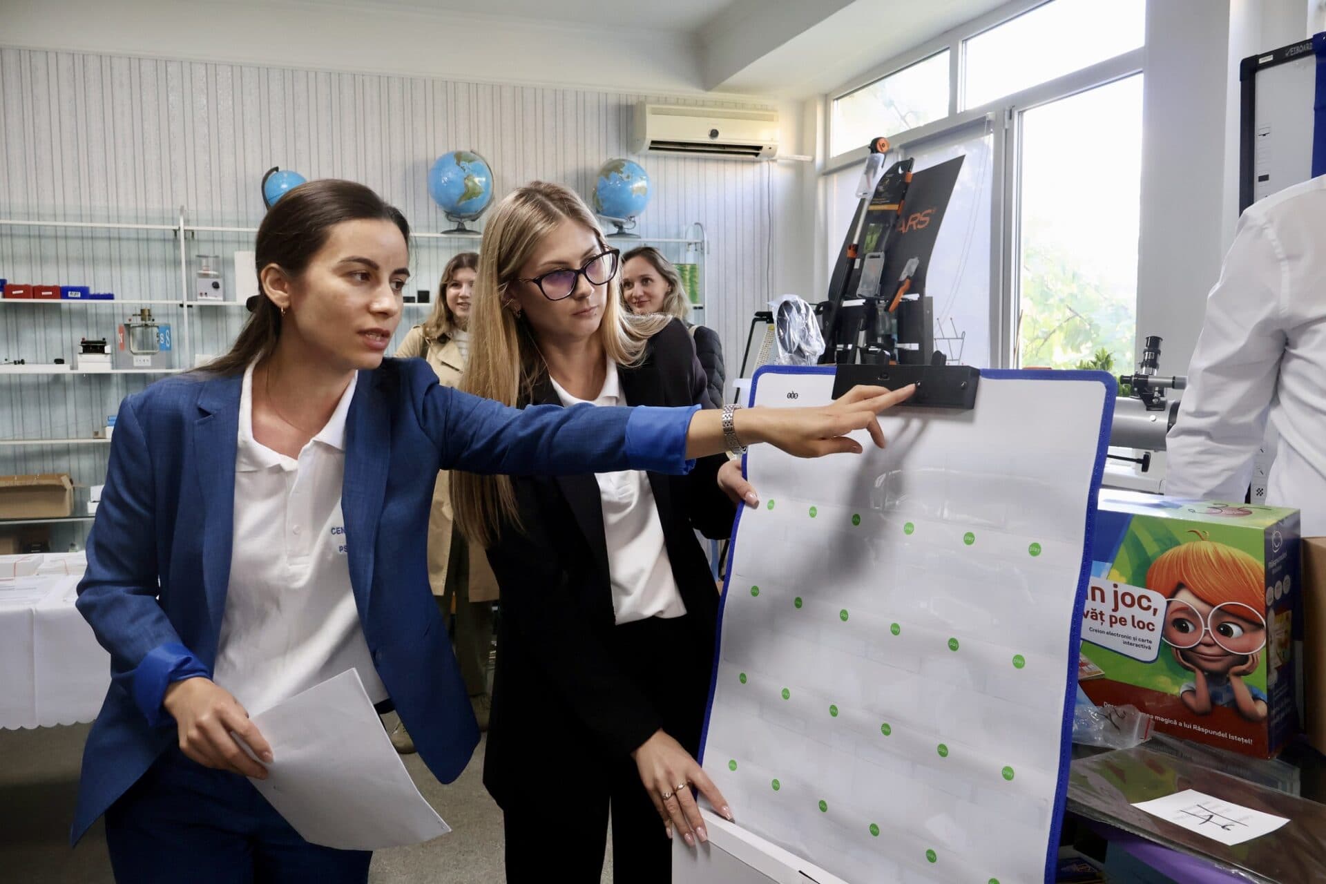 Copiii cu cerințe speciale din 95 de școli vor primi echipamente de 17 milioane de lei