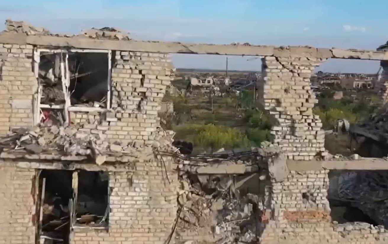 VIDEO // Imagini apocaliptice dintr-un oraș pe care rușii „l-au eliberat” în 2023