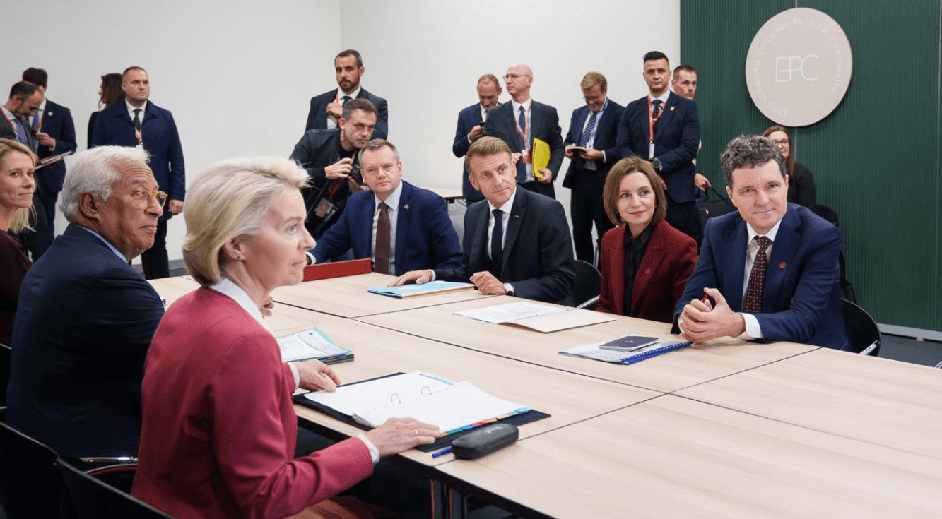 Atacuri cibernetice, acțiuni secrete și propagandă. Ce conține raportul cu acțiunile Rusiei, prezentat de președinte liderilor europeni