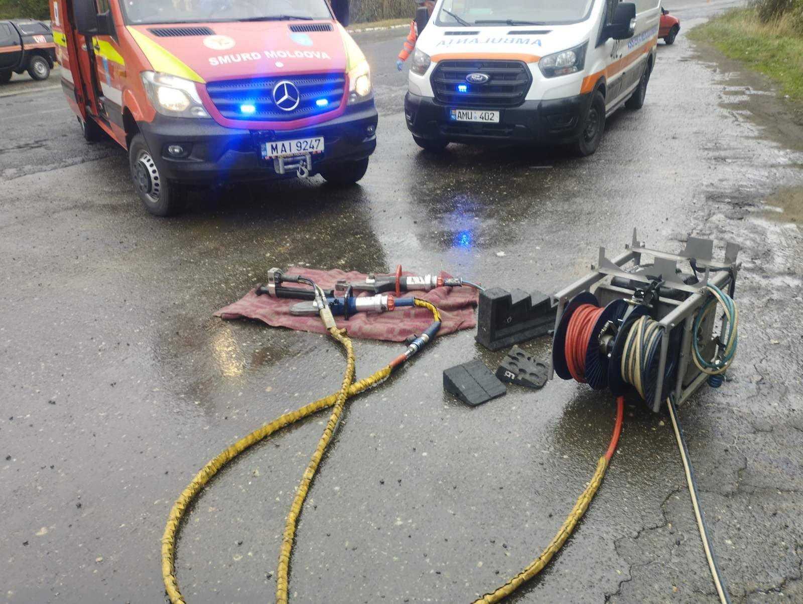 FOTO // Grav accident la Cantemir. Trei femei au ajuns la spital