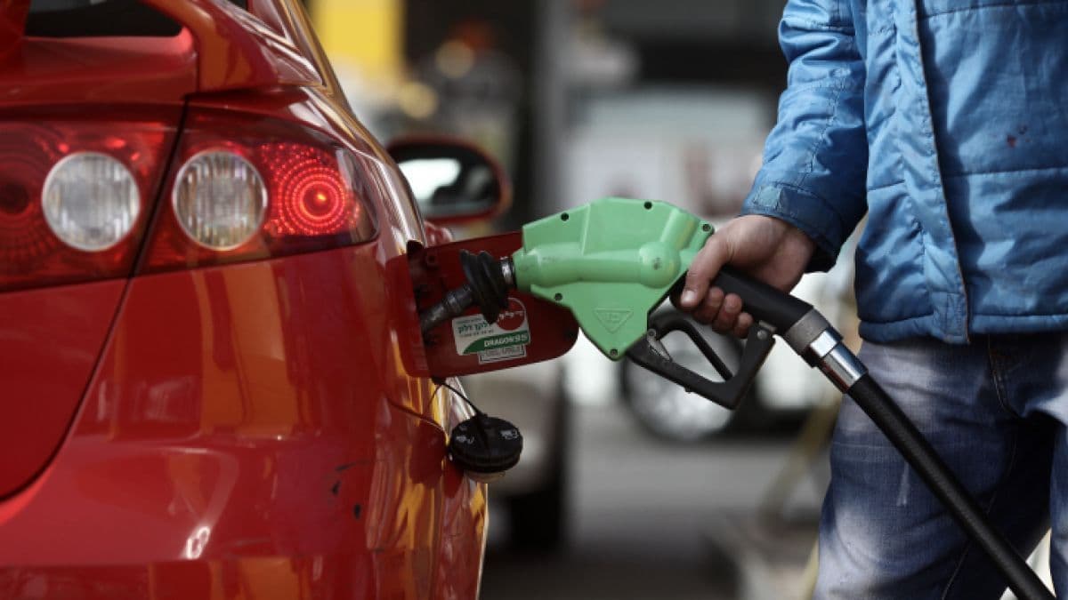 Benzina și motorina se ieftinesc în weekend