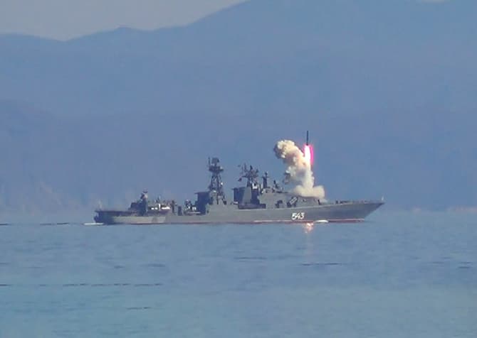 O altă navă rusească de război a fost lovită de Forțele pentru Operații Speciale ale Ucrainei. “Grad” naviga de la Marea Baltică către Marea Caspică