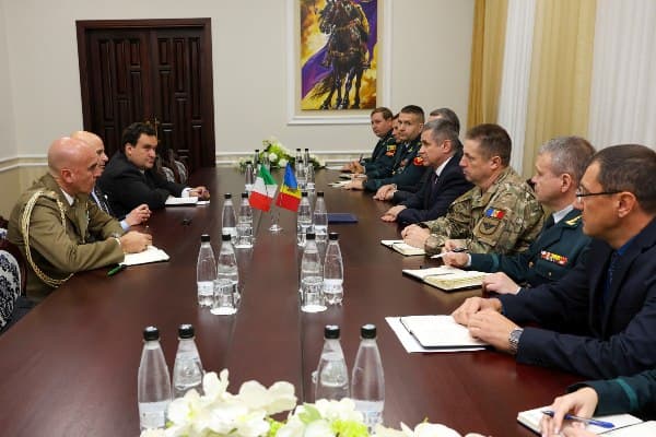 Ministrul Apărării, în discuție cu ambasadorul Italiei despre sprijinul oferit de autoritățile de la Roma pentru consolidarea Armatei Naționale