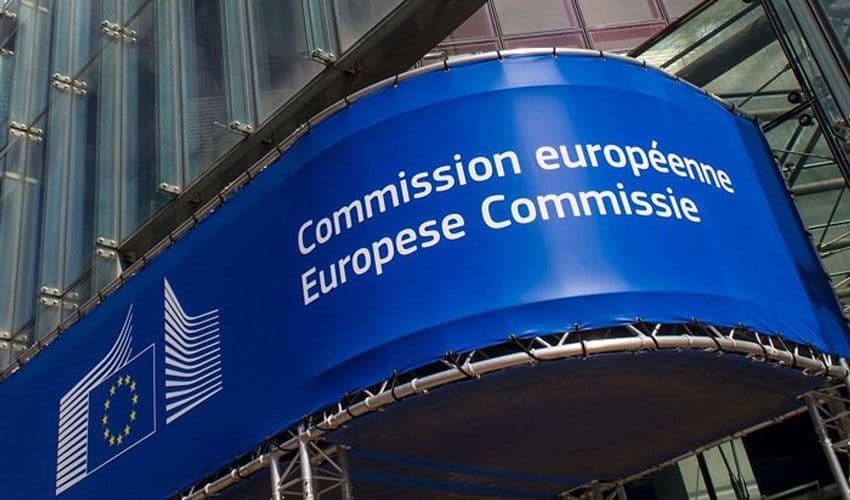 CE solicită ca „toate sau aproape toate” statele UE să garanteze împrumutul pentru Ucraina finanțat cu activele rusești