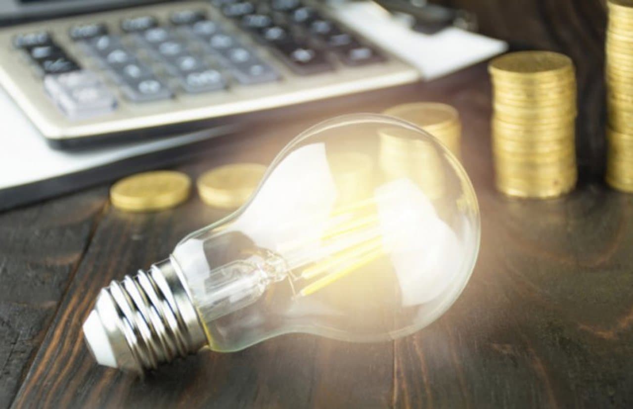 Toate familiile din R. Moldova vor primi compensații la energia electrică pentru lunile septembrie și octombrie