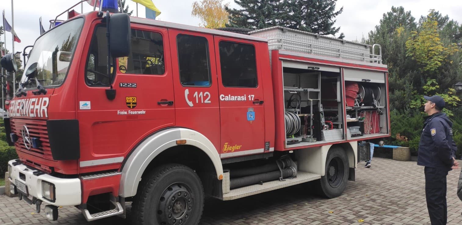 Pompierii și salvatorii din Telenești și Călărași au primit două autospeciale de intervenție moderne, donate de Austria și Elveția