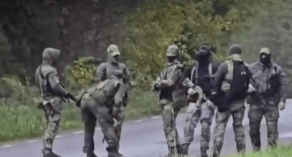 Ruși înarmați, fotografiați la granița cu Estonia: „Absolut niciun polițist de frontieră”