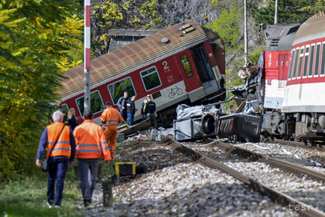 Slovacia: Cel puțin 66 de persoane au fost rănite după ce două trenuri s-au ciocnit frontal