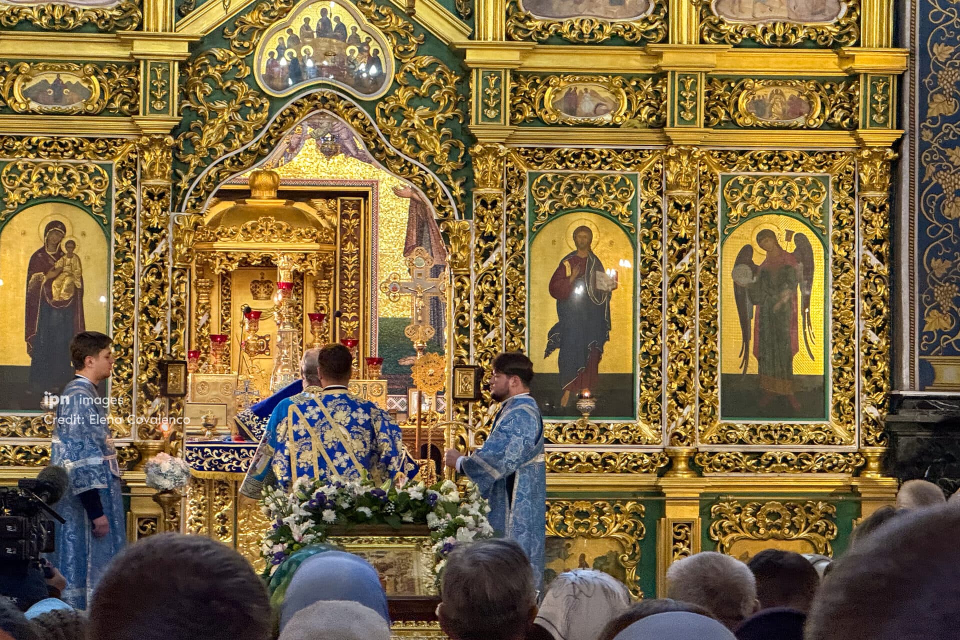 Creștinii ortodocși sărbătoresc Acoperământul Maicii Domnului