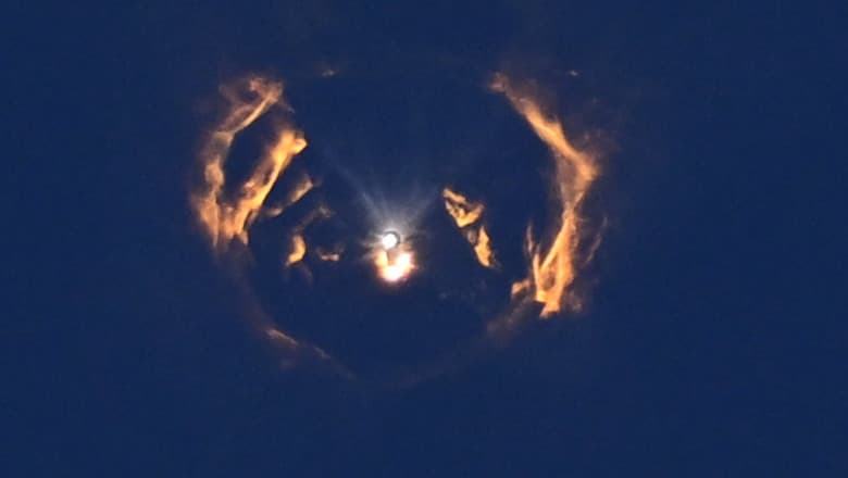 VIDEO // Zbor reușit al uriașei rachete Starship a lui Elon Musk: a fost al 11-lea test al propulsorului care ar trebui să ducă oameni pe Lună
