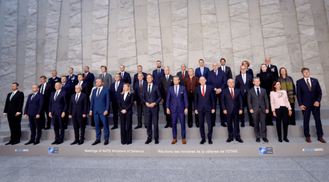 Reuniune NATO la Bruxelles. Miniștrii apărării au discutat despre amenințările Rusiei în Europa și sprijinul pentru Ucraina