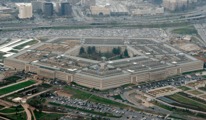 Protest al jurnaliştilor la Pentagon. Au predat legitimaţiile de acces şi au părăsit clădirea, neacceptând noile reguli impuse pentru relatările lor