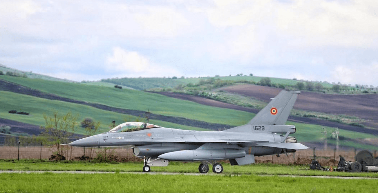Avioane de luptă F-16, ridicate de la sol de România în timpul atacului rusesc. „Comandantul misiunii a avut aprobarea prealabilă pentru angajarea țintelor aeriene”