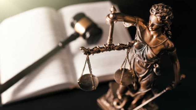 Un avocat și clientul său, condamnați într-un dosar de trafic de influență
