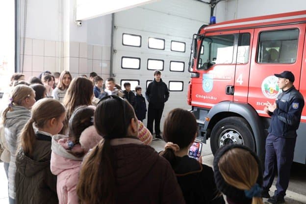 Campania „Tu știi ce face acum copilul tău acasă?” – prevenirea incendiilor provocate de copii