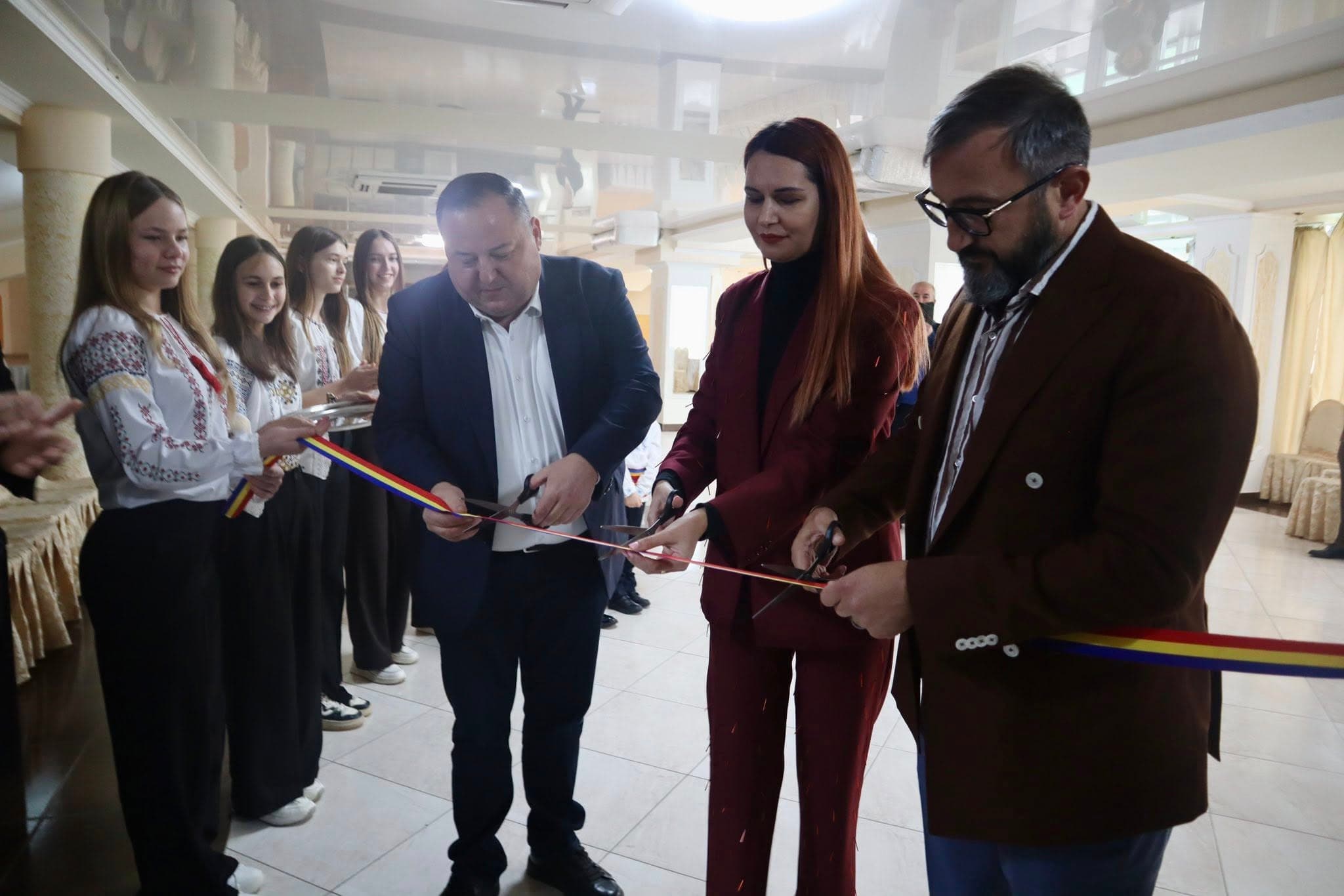 FOTO // O nouă sală de spectacole la Centrul Cultural din Costești, modernizată cu sprijinul DRRM