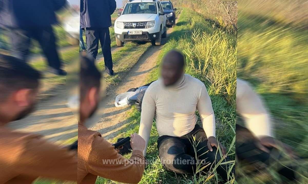 FOTO // Trei africani, reținuți de polițiștii români de frontieră după ce au trecut înotând Prutul dinspre R. Moldova