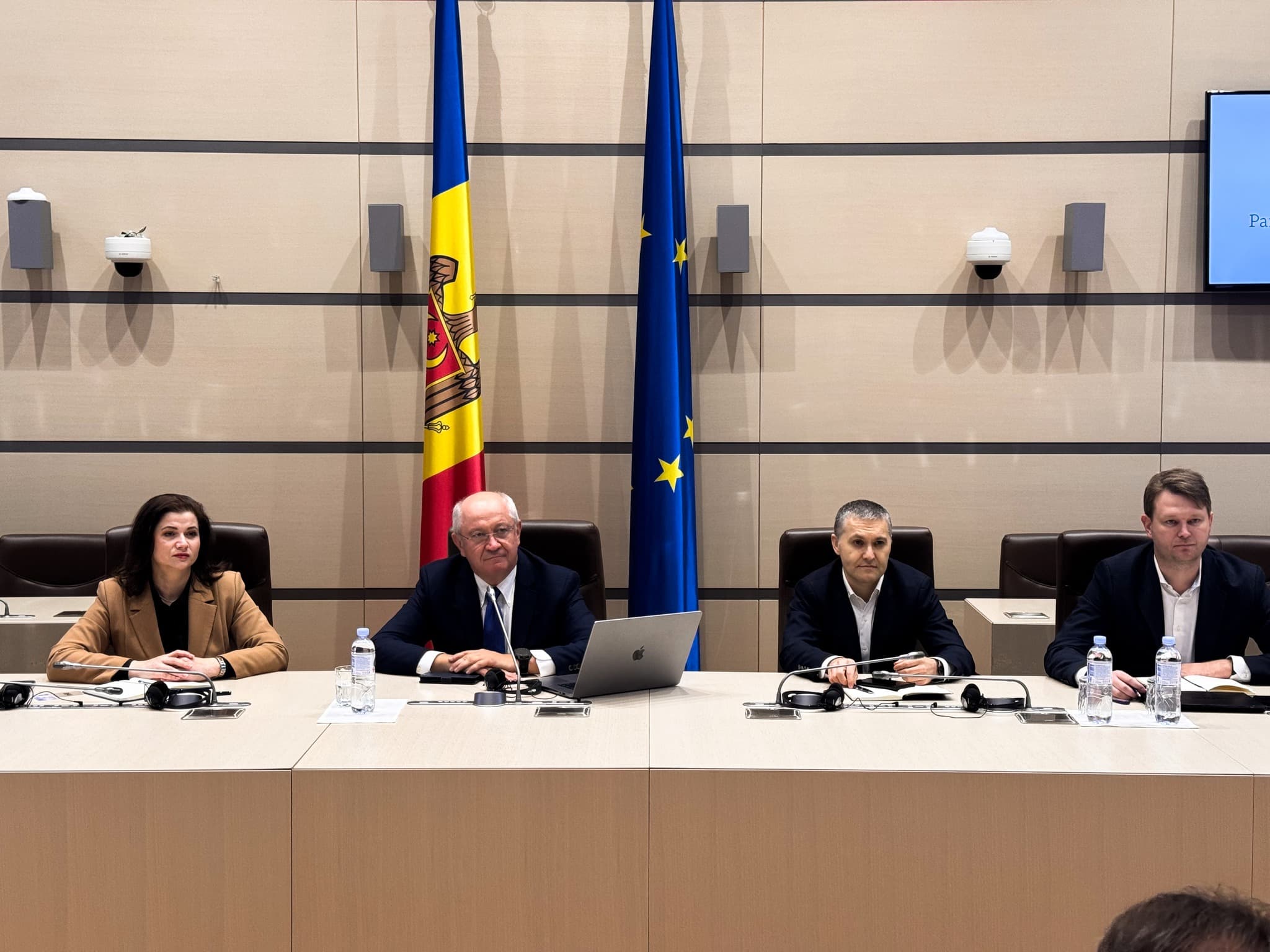 Reforma administrației publice, discutată de premierul desemnat, Alexandru Munteanu, cu autoritățile locale