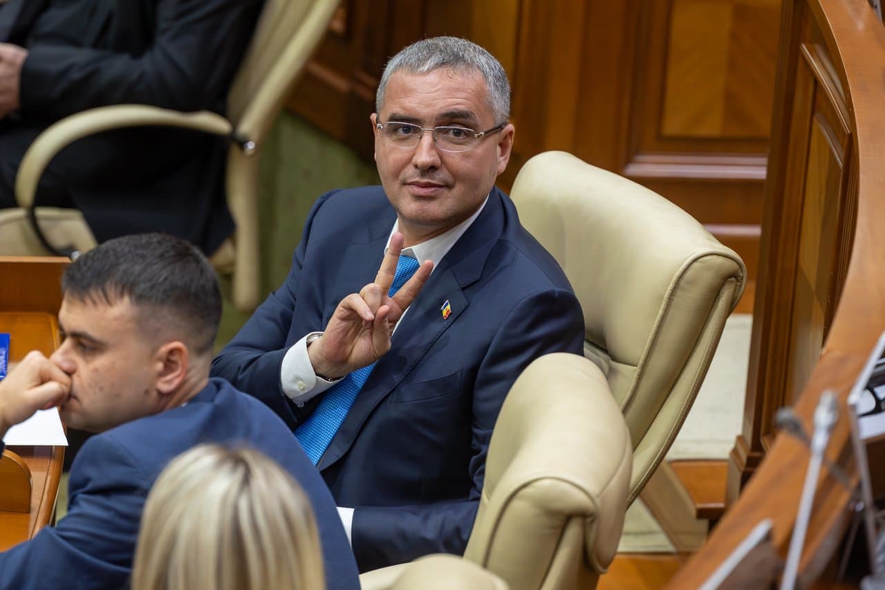 Renato Usatîi – vicepreședintele Comisiei securitate națională a Parlamentului. Un reprezentant al „Forței Fermierilor” va conduce Comisia agricultură