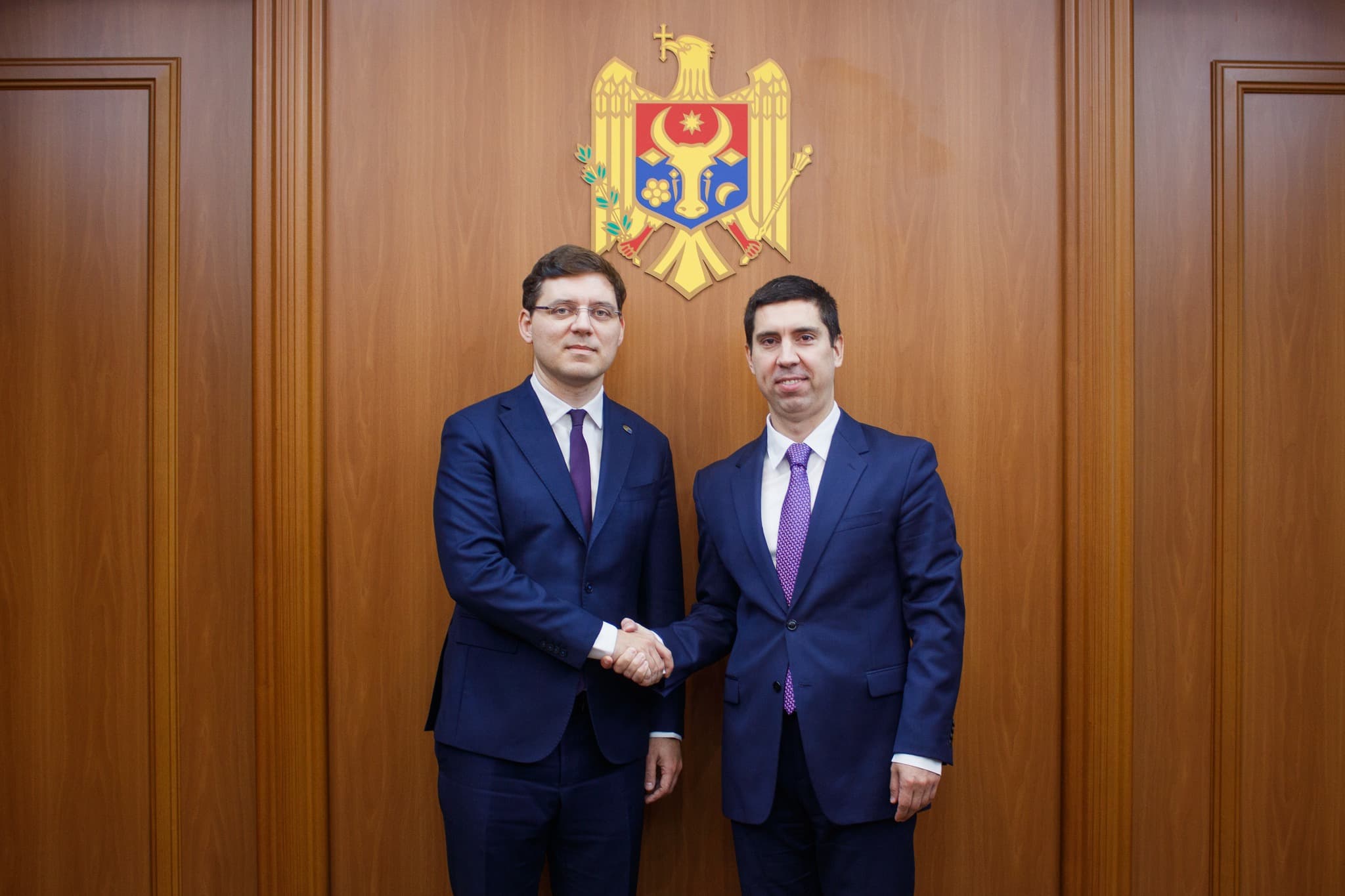 Mihai Popșoi a discutat cu vicepreședintele Parlamentului European, Victor Negrescu, despre parcursul de integrare a R. Moldova în UE