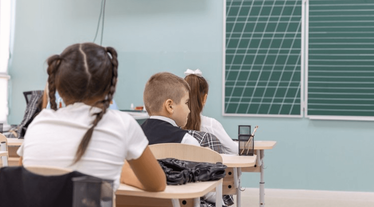 Copiii din școlile rurale vor primi sprijin psihopedagogic prin echipe mobile