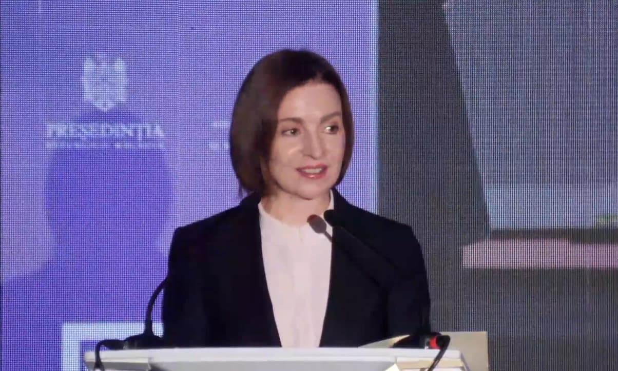 Maia Sandu, la Forumul Păcii de la Paris: Propaganda Rusiei în R. Moldova a implicat bani ilegali și preoți transformați în influenceri pro-Kremlin
