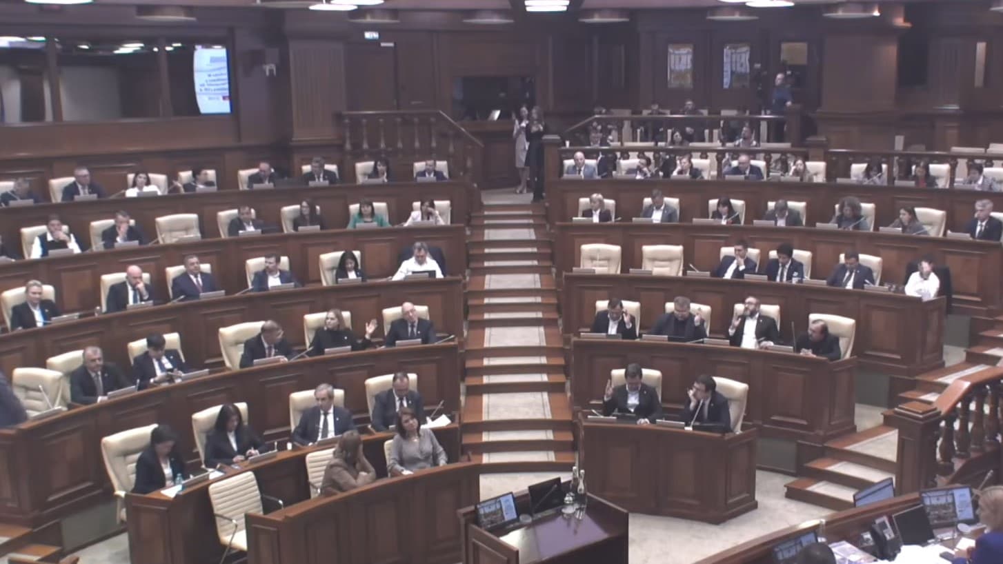 Tensiuni la împărțirea locurilor în Biroul permanent. Socialiștii, din nou nemulțumiți
