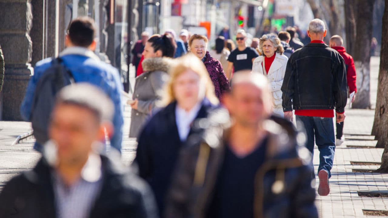 Aproape 13% din moldoveni au deficiențe serioase de vedere, auz sau mobilitate