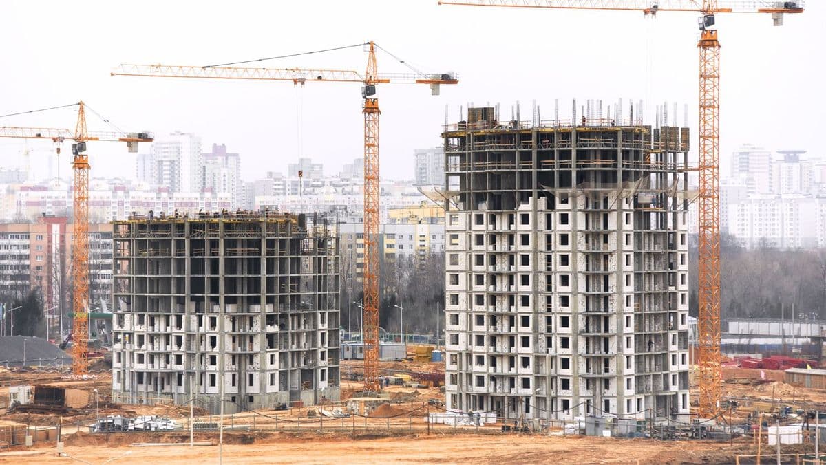 În R. Moldova se construiesc mai puține clădiri rezidențiale: Chișinăul iese din tabloul general