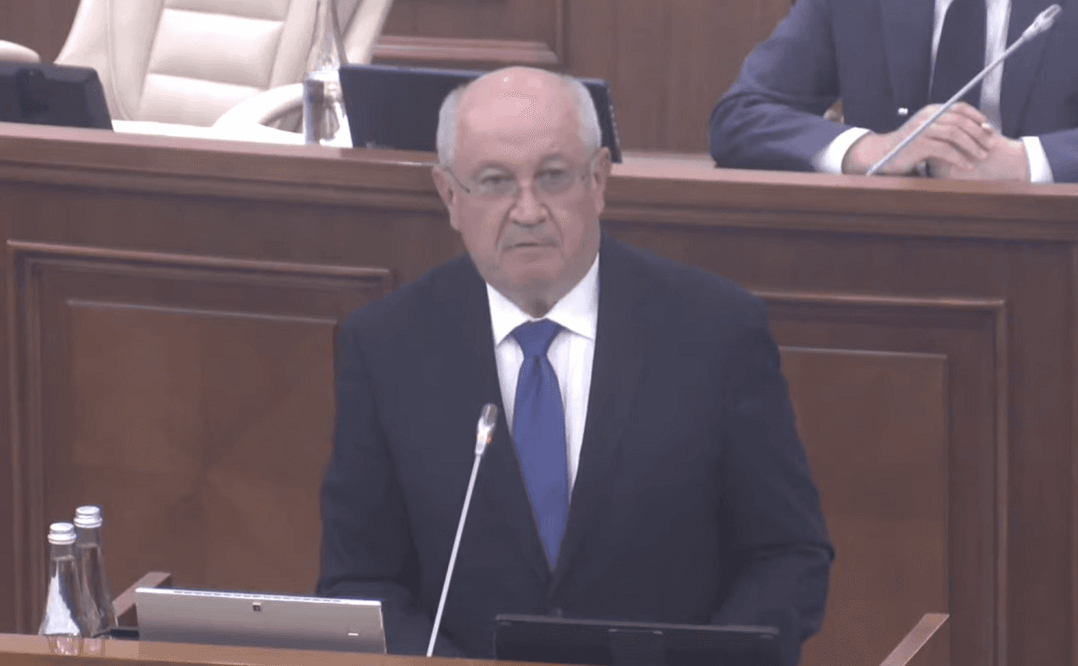 Alexandru Munteanu, în Parlament: Voi fi un premier care ascultă, respectă și lucrează