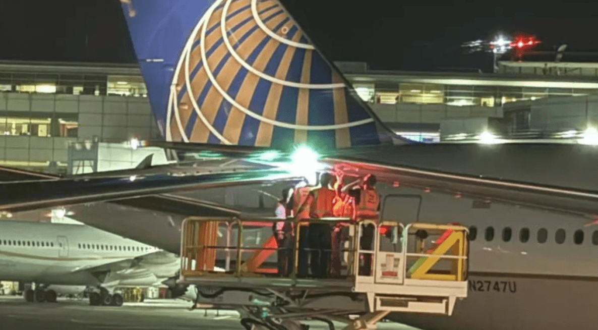 Două avioane s-au ciocnit pe pista unui aeroport din New York. Accidentul, influențat de criza politică din SUA