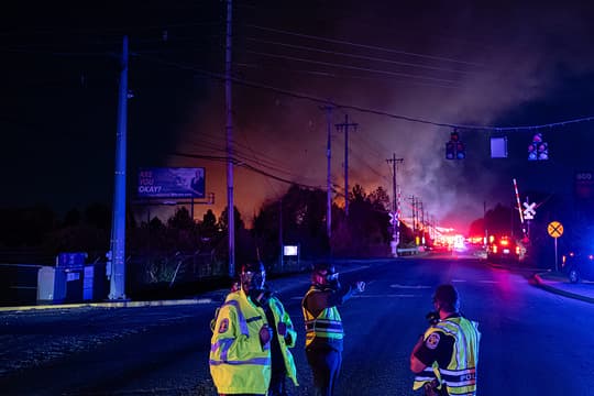 Cel puţin şapte morţi, după ce un avion de marfă s-a prăbuşit pe aeroportul din Kentucky. 11 persoane - rănite