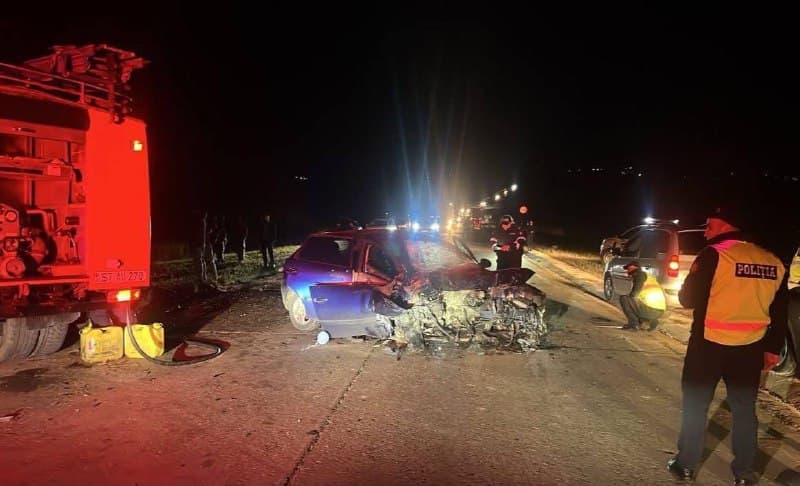 VIDEO // Accident cumplit la Strășeni. Două persoane au murit, iar alte trei au fost duse la spital
