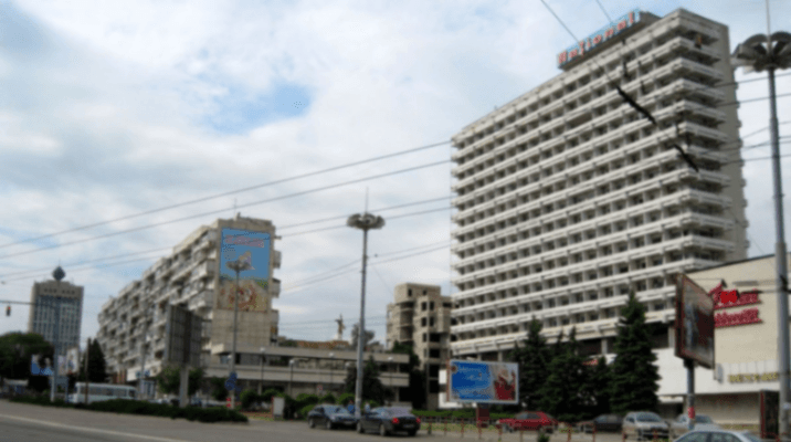 Clădirea abandonată a fostului Hotel „Național”, un pericol constant pentru siguranța publică. Poliția a sesizat în repetate rânduri autoritățile competente