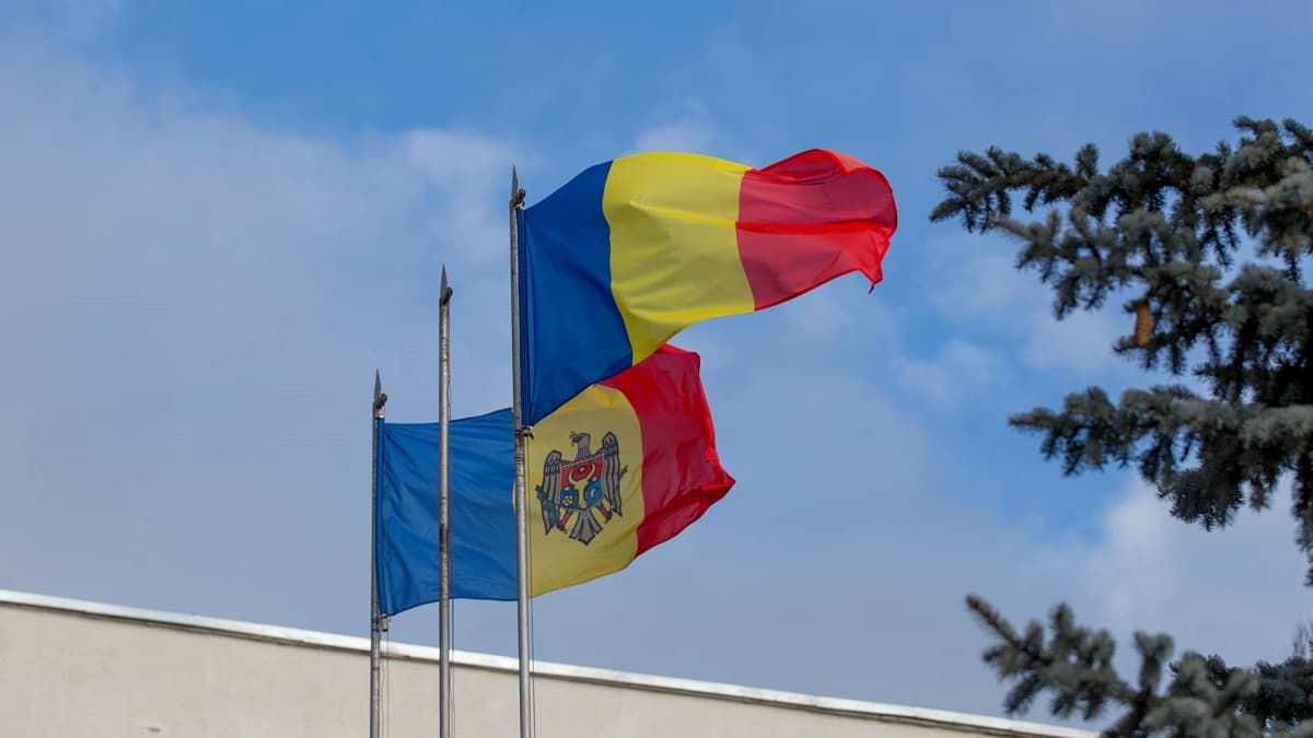 Un grup de senatori din România, așteptați astăzi la Chișinău