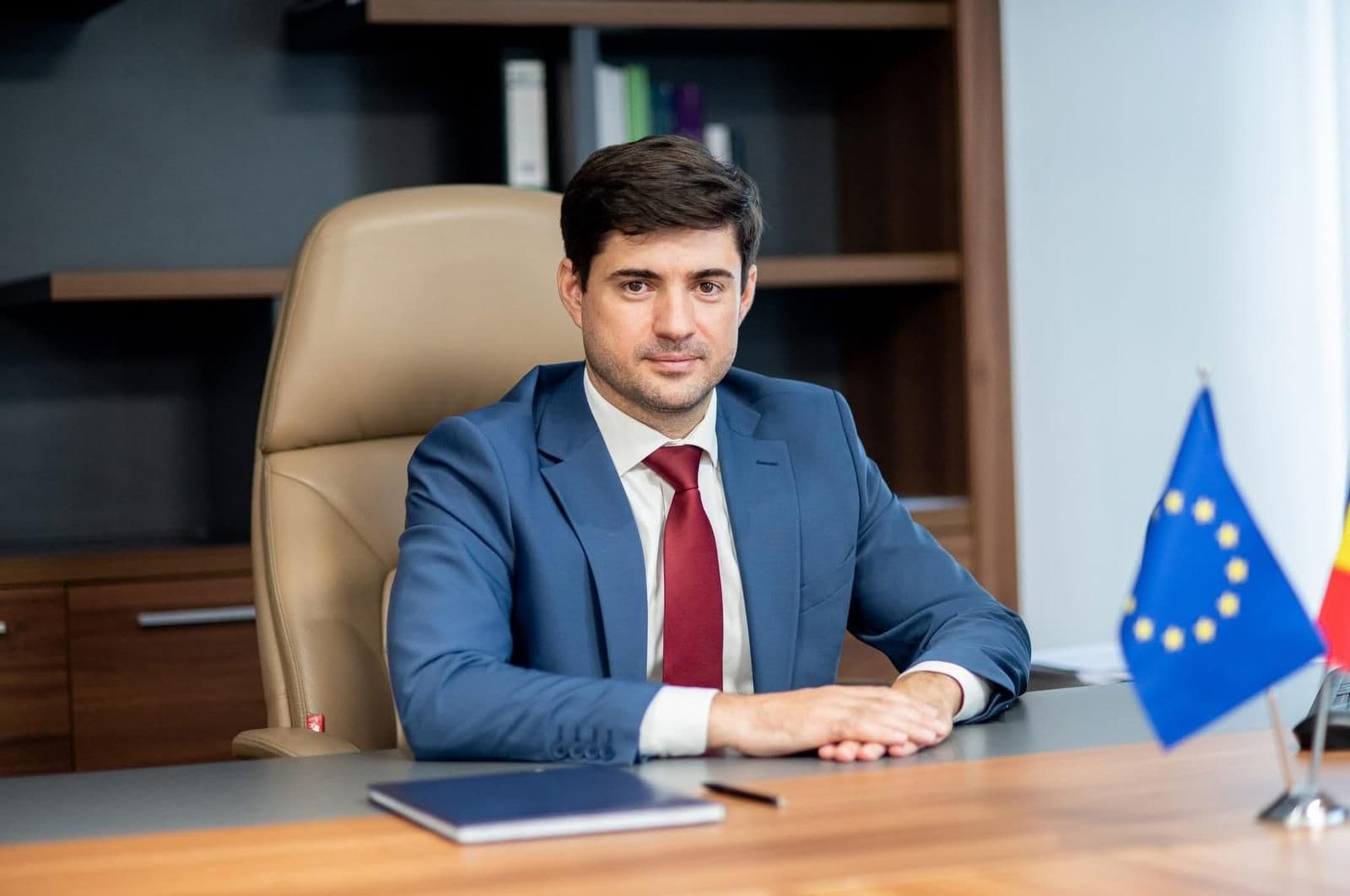 Роман Кожухарь слагает депутатский мандат и возвращается на пост главы АОП: Реформы должны быть доведены до конца