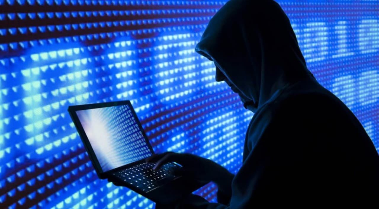 Atenție, fals! Pe internet circulă o pretinsă declarație vamală cu „taxă” pentru asigurare medicală