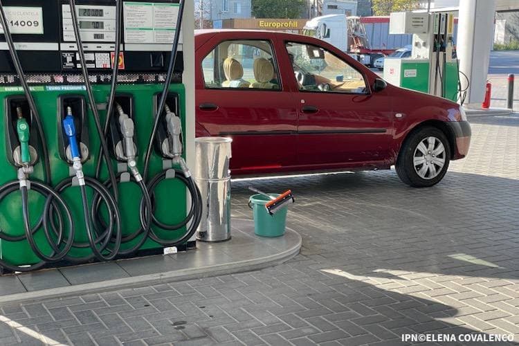 Autoritățile încep verificarea calității benzinei și motorinei pentru sezonul de iarnă