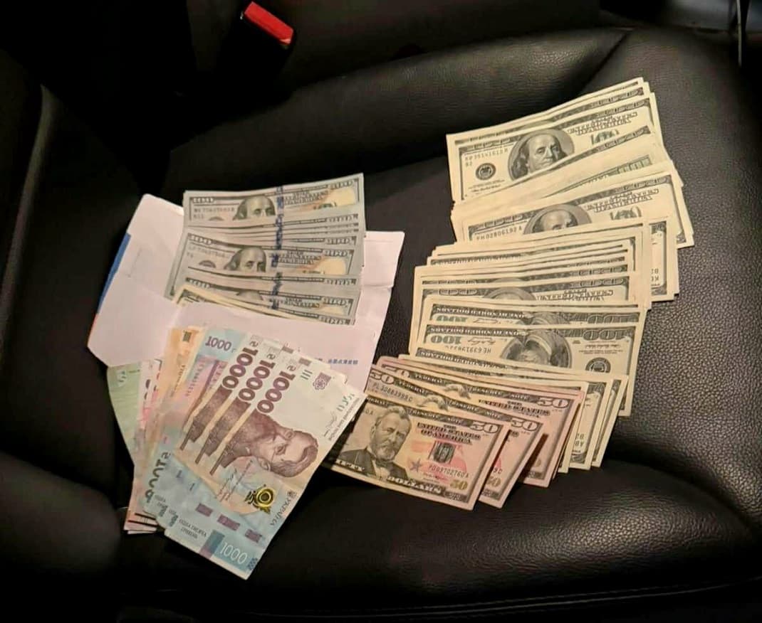 A încercat să mituiască un vameș. Un cetățean străin, reținut pe Aeroportul din Chișinău