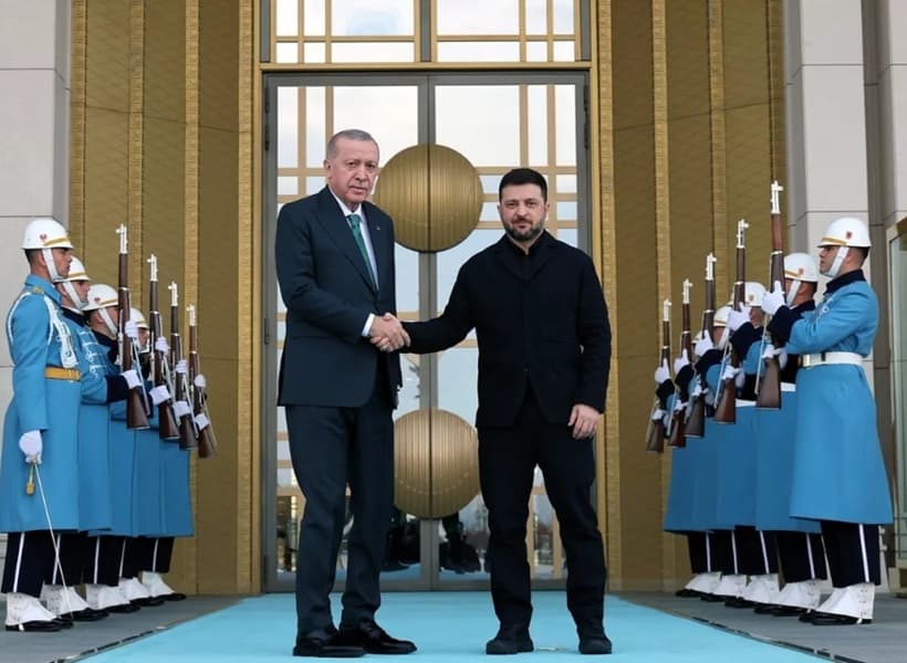 Erdogan pledează, la Ankara, alături de Zelenski, în favoarea relansării negocierilor privind un armistiţiu în războiul din Ucraina