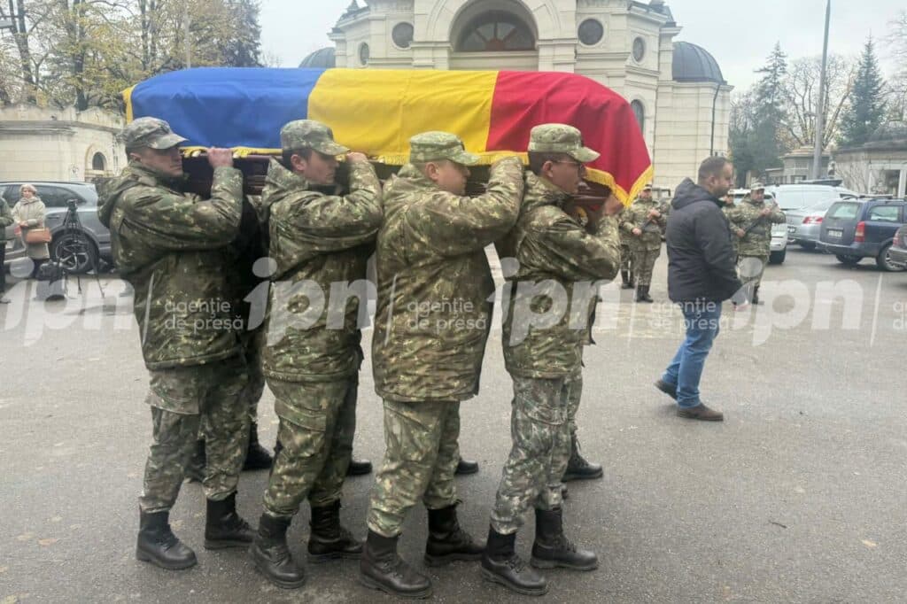 Ilie Ilașcu a fost înmormântat cu onoruri militare la Cimitirul Bellu din București