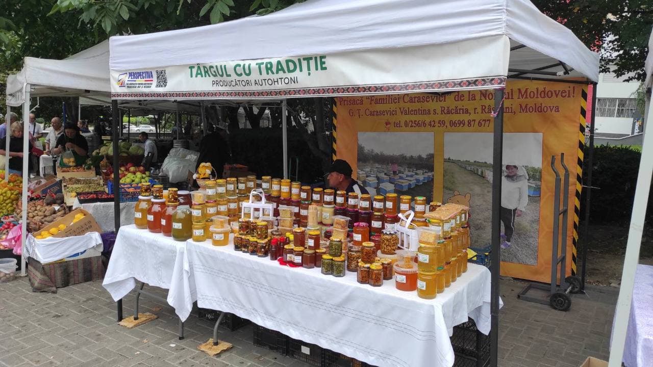 Produse autohtone și delicii de la producători, la târgurile din capitală