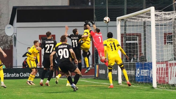 Patru fotbaliști moldoveni, obligați să joace tot meciul. Noi reguli FMF pentru Liga 7777