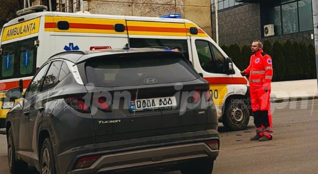 Accident în capitală cu implicarea unei ambulanțe