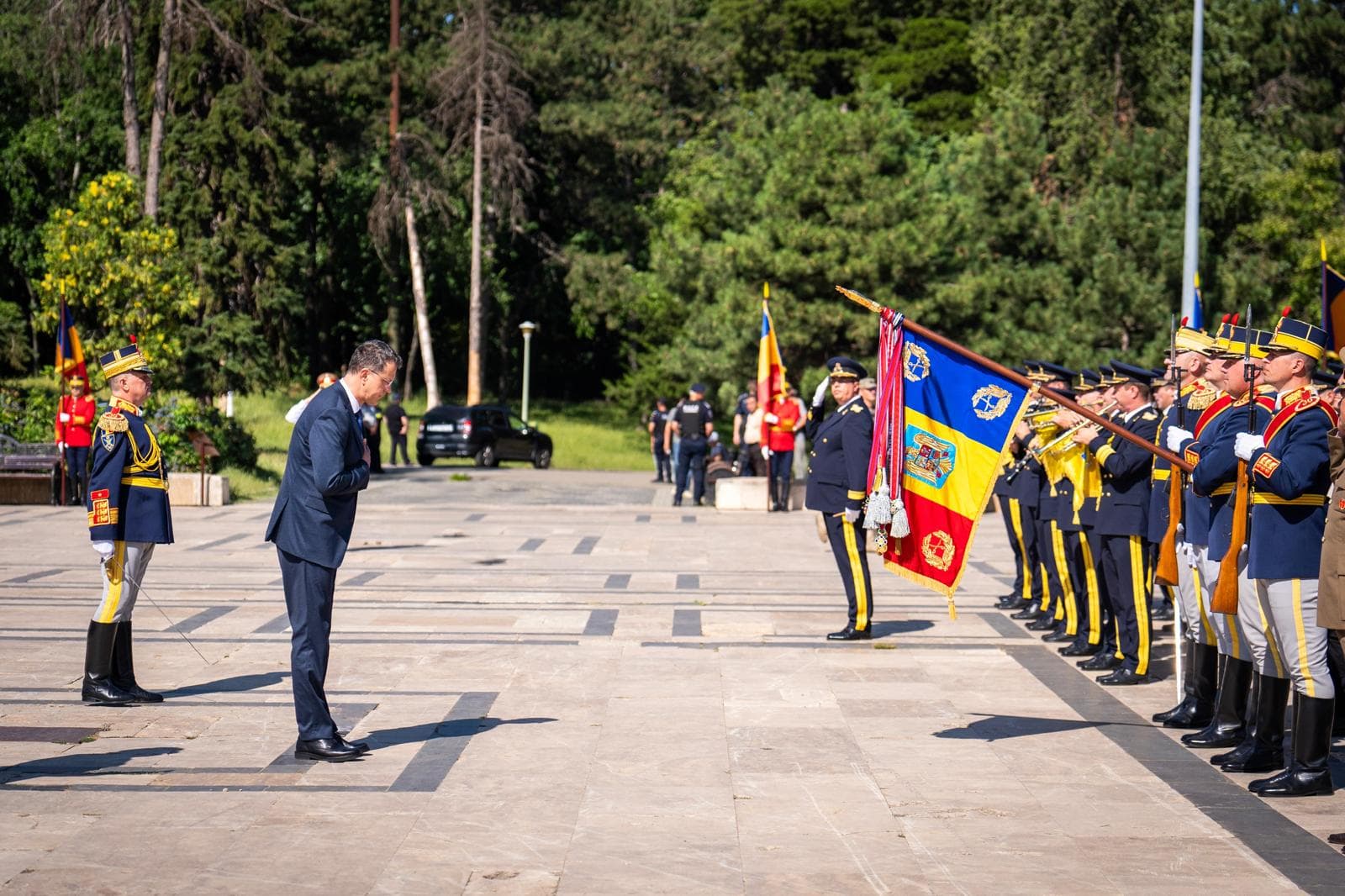 România // Ministrul Apărării, Ionuț Moșteanu, a demisionat. Decizia a fost luată după scandalul privind studiile sale