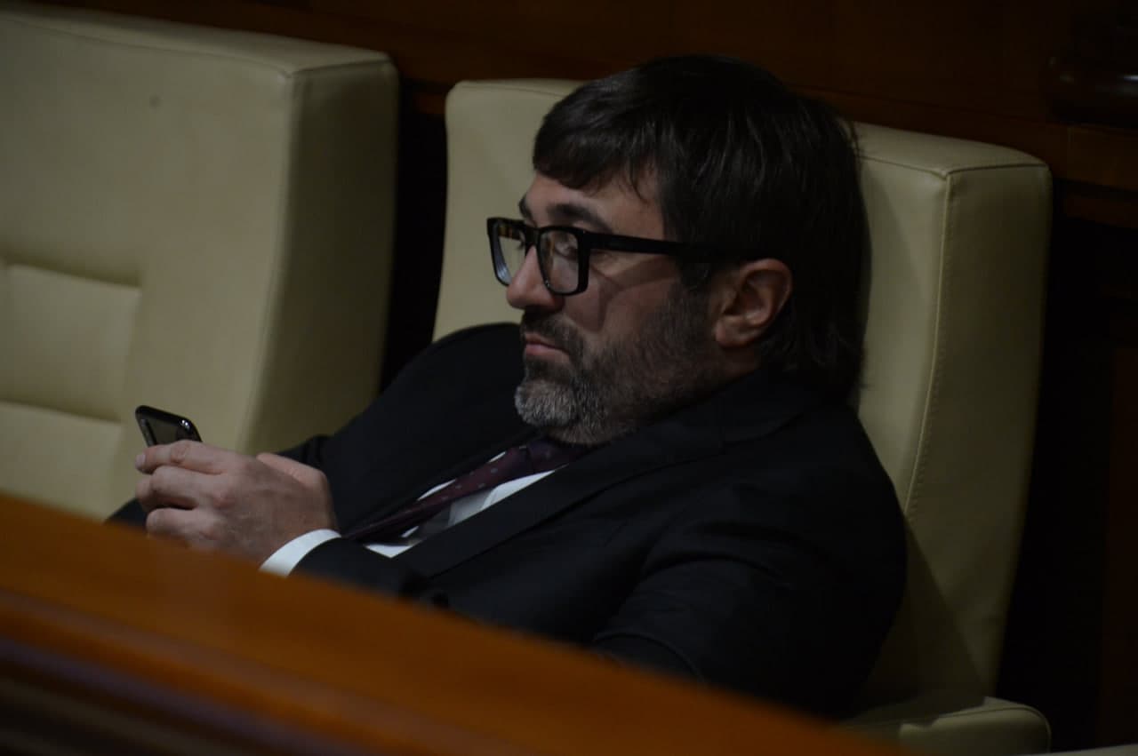 Încă 20 de zile de arest pentru ex-deputatul Vladimir Andronachi