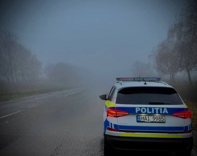 Atenție, șoferi! Ceață densă și ploi în mai multe zone ale R. Moldova. Poliția cere prudență sporită în trafic