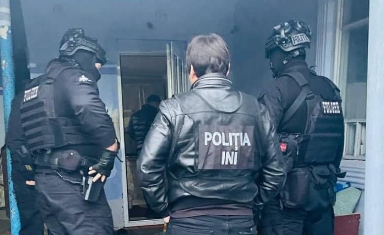 VIDEO // I-au legat mâinile și l-au ucis în bătaie. Trei persoane, inclusiv un minor, arestate pentru omorul unui bărbat din Rezina
