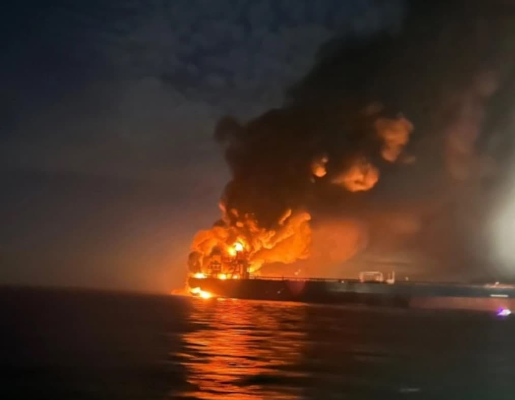 O navă rusească a fost lovită pe Marea Neagră aproape de Turcia
