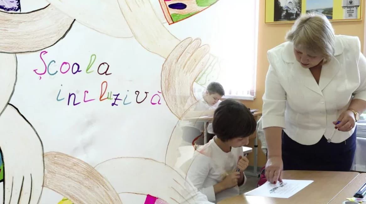 Elevii cu cerințe speciale vor putea continua studiile încă trei ani la liceu